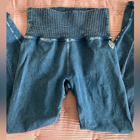 Free People High-Rise 7/8 Length Good Karma Leggings - Picture 5 of 7